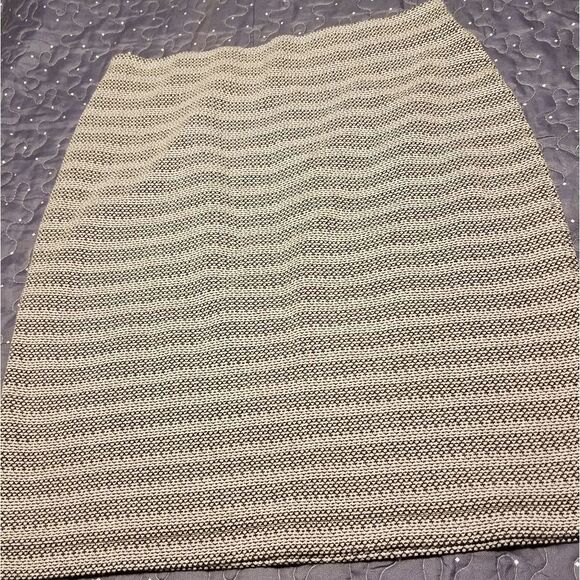 Loft skirt size small - Picture 3 of 3